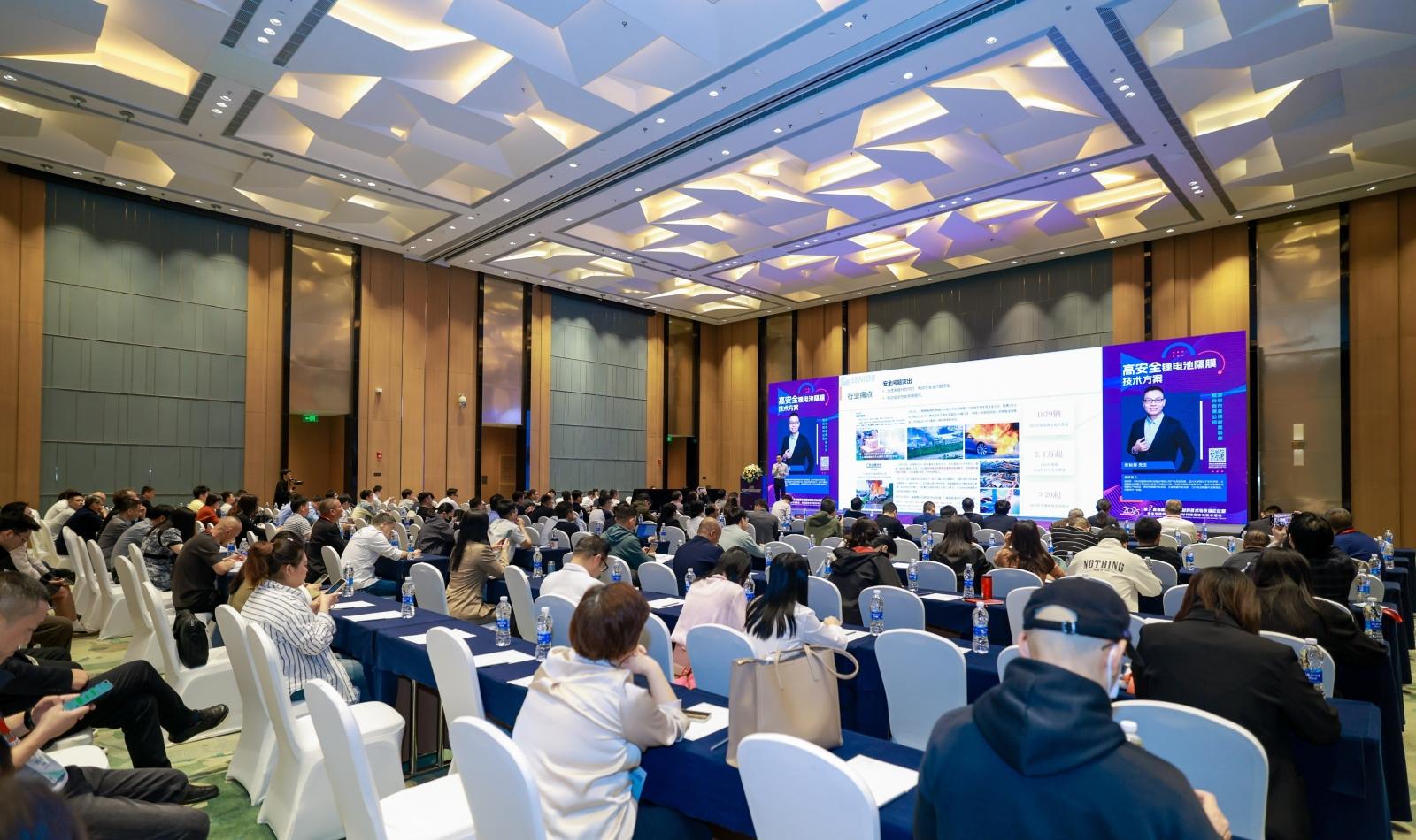 开云足球体育_开云足球(中国)分析展·风采|开云足球体育_开云足球(中国)分析亮相2025新能源电池膜材料论坛，引领低场核磁技术革新风潮