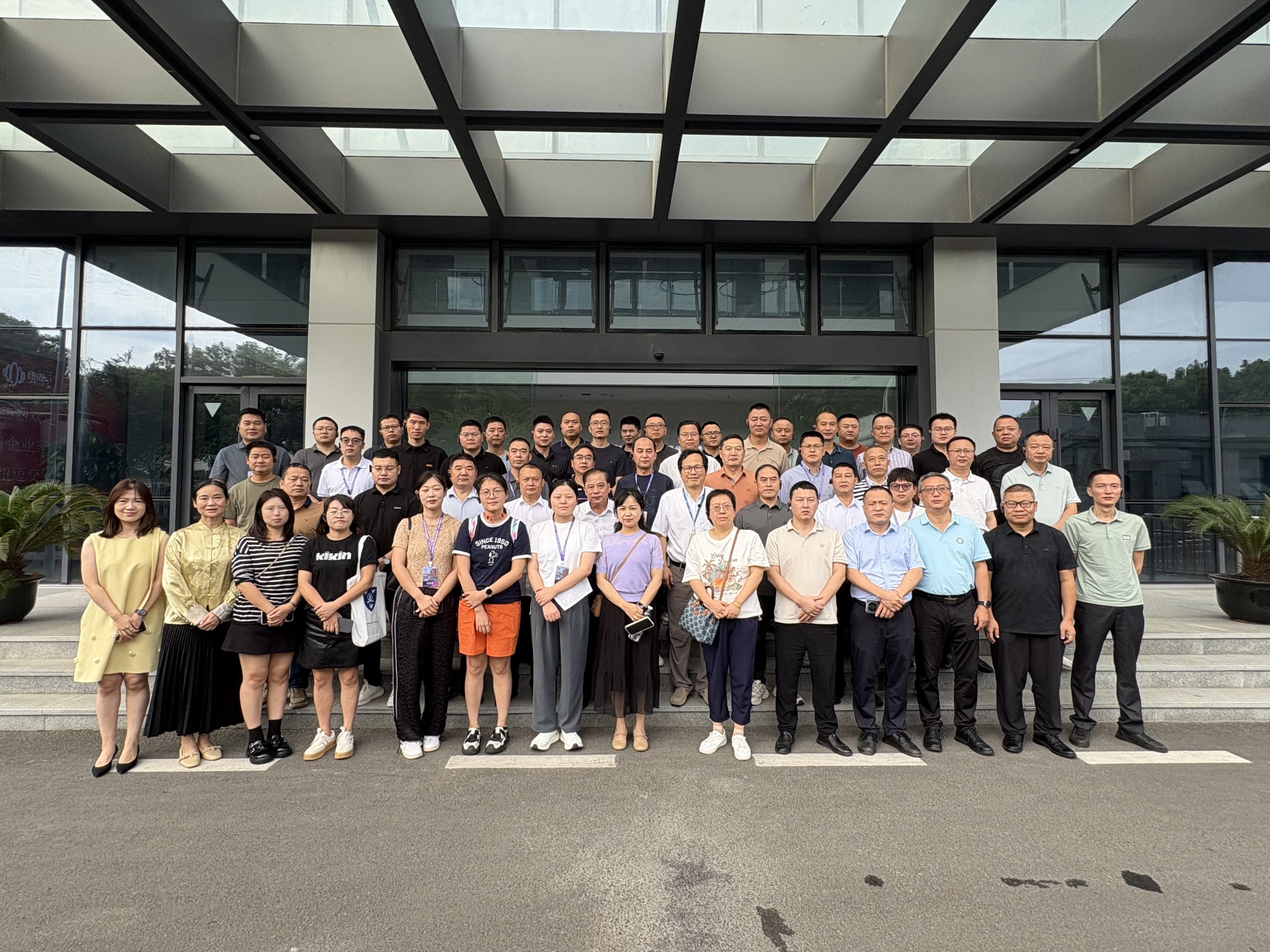 专精特新企业家代表团走进开云足球体育_开云足球(中国)